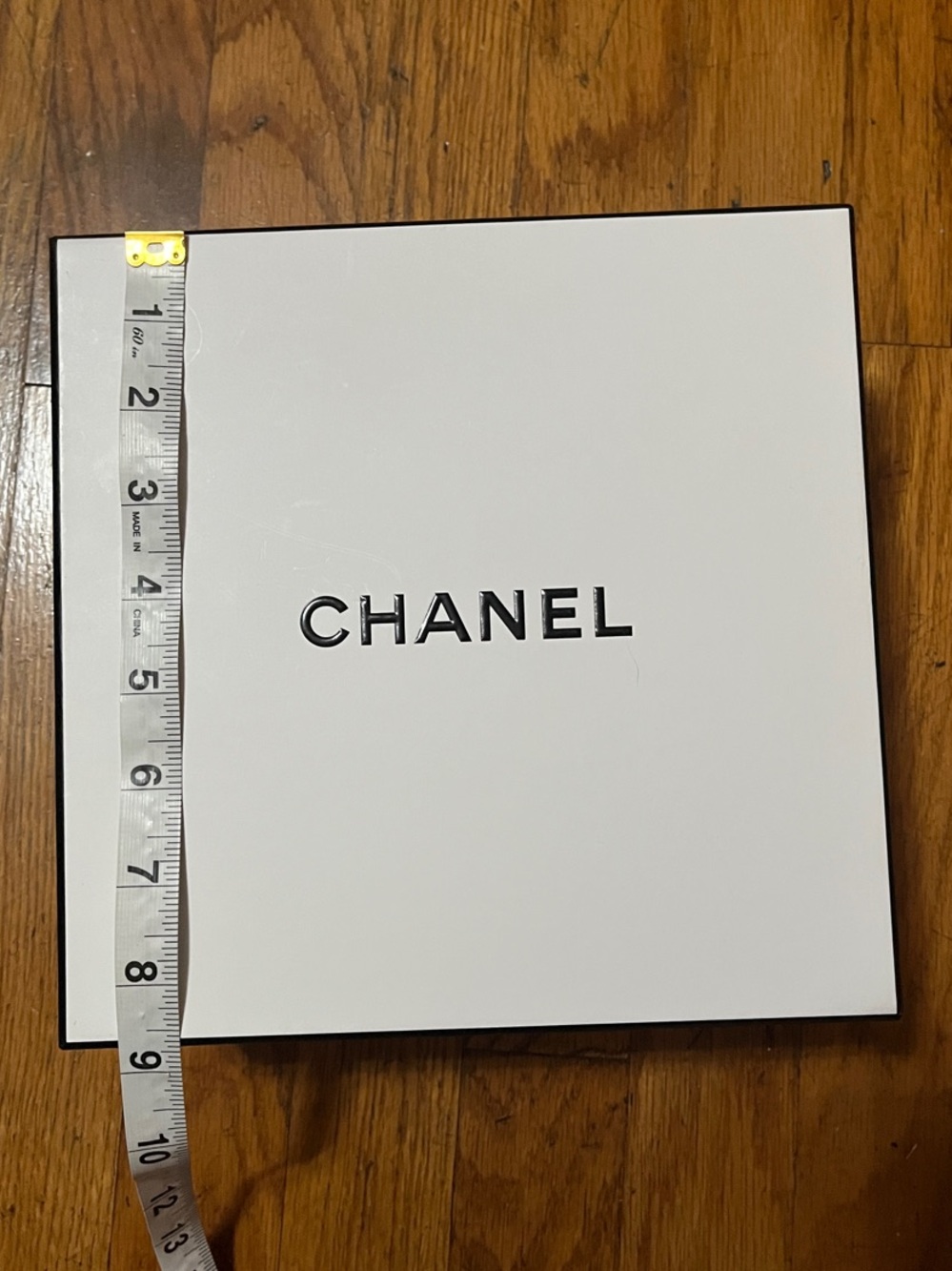 CHANEL Black Embossed Logo on White Empty Box - Picture 15 of 15